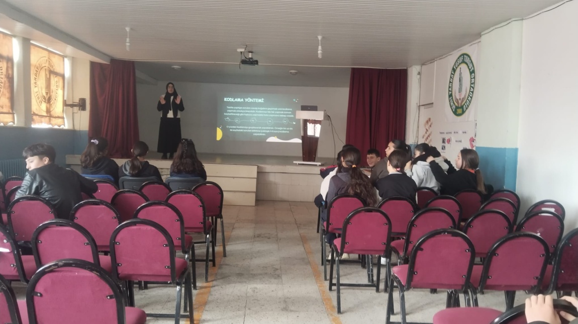 TEST ÇÖZME TEKNİKLERİ SEMİNERİ VERİLDİ